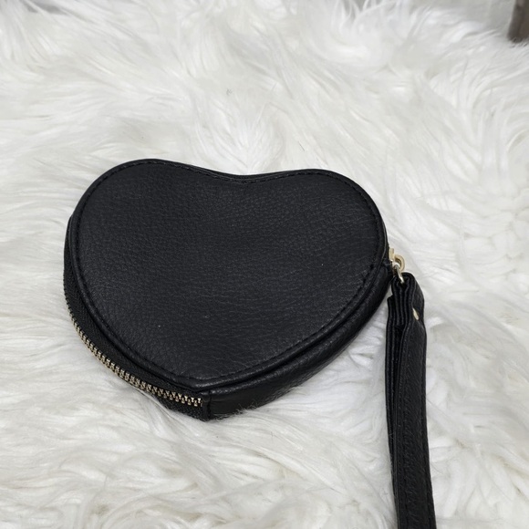 Juicy Couture Black Pleats Please Heart Faux Leather Zippered Wristlet Purse🌴 - Picture 5 of 5